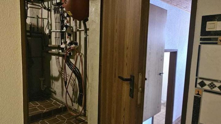 ***Gepflegtes Einfamilienhaus mit goßer Werkstatt/Garage zu verkaufen!***