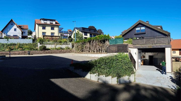 ***Gepflegtes Einfamilienhaus mit goßer Werkstatt/Garage zu verkaufen!***