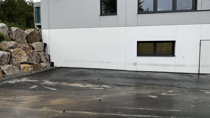 Moderner Büro/Lagerraum mit elektr. Rolltor und Starkstrom in Walzbachtal zu vermieten!