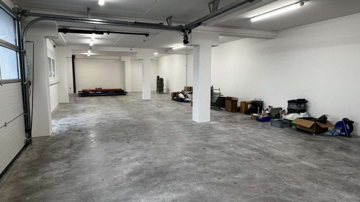 Moderner Büro/Lagerraum mit elektr. Rolltor und Starkstrom in Walzbachtal zu vermieten!