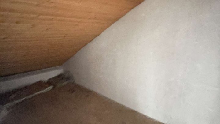 Hochwertig renovierte 2,5-Zimmer-Wohnung mit großer Loggia, Einbauküche und Toplage in Ispringen