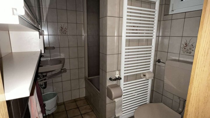 Rohdiamant benötigt Feinschliff! Haus mit schönem Grundstück und großer Hofeinfahrt im Hagenschieß.