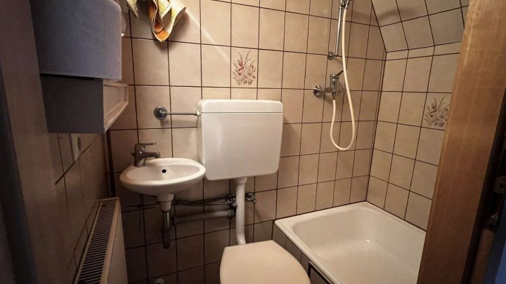 Rohdiamant benötigt Feinschliff! Haus mit schönem Grundstück und großer Hofeinfahrt im Hagenschieß.