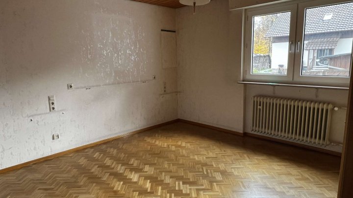 Rohdiamant benötigt Feinschliff! Haus mit schönem Grundstück und großer Hofeinfahrt im Hagenschieß.