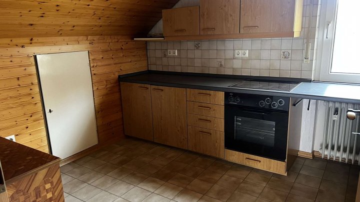 Rohdiamant benötigt Feinschliff! Haus mit schönem Grundstück und großer Hofeinfahrt im Hagenschieß.