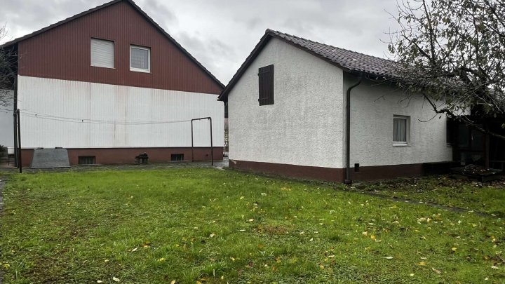Rohdiamant benötigt Feinschliff! Haus mit schönem Grundstück und großer Hofeinfahrt im Hagenschieß.
