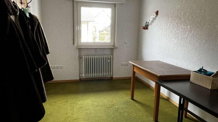 Rohdiamant benötigt Feinschliff! Haus mit schönem Grundstück und großer Hofeinfahrt im Hagenschieß.