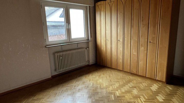 Rohdiamant benötigt Feinschliff! Haus mit schönem Grundstück und großer Hofeinfahrt im Hagenschieß.