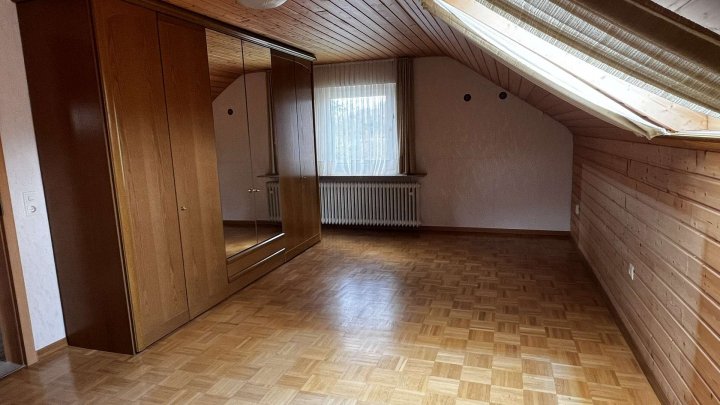 Rohdiamant benötigt Feinschliff! Haus mit schönem Grundstück und großer Hofeinfahrt im Hagenschieß.