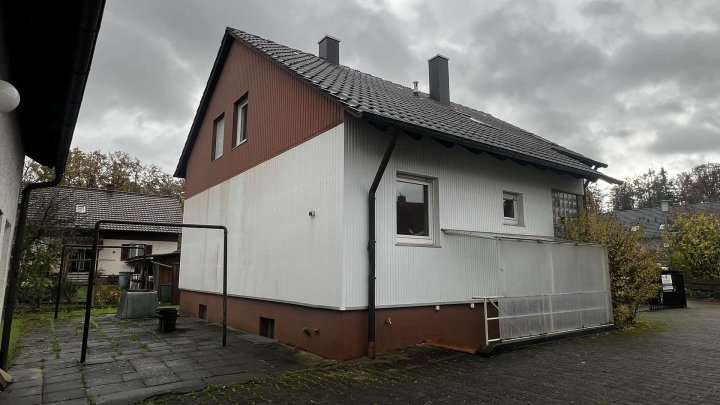 Rohdiamant benötigt Feinschliff! Haus mit schönem Grundstück und großer Hofeinfahrt im Hagenschieß.