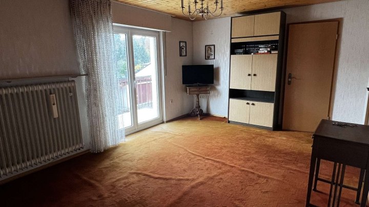 Rohdiamant benötigt Feinschliff! Haus mit schönem Grundstück und großer Hofeinfahrt im Hagenschieß.