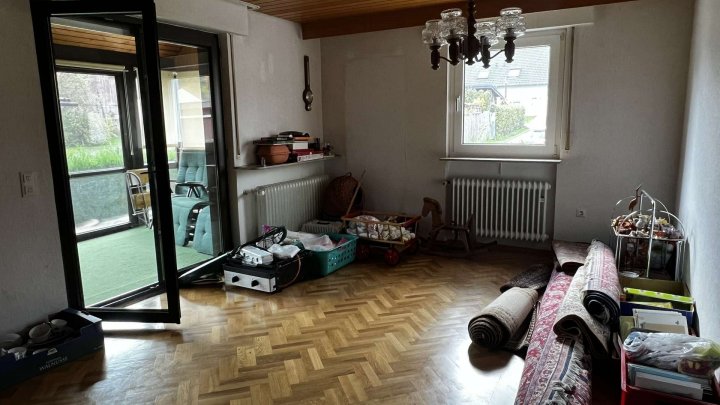 Rohdiamant benötigt Feinschliff! Haus mit schönem Grundstück und großer Hofeinfahrt im Hagenschieß.