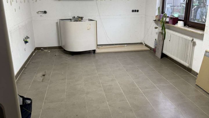 BESICHTIGUNG MÖGLICH, Versteigerung am 02.12.2025, Zweifamilienhaus, PROVISIONSFREI!