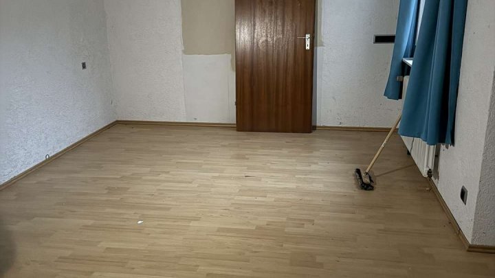 BESICHTIGUNG MÖGLICH, Versteigerung am 02.12.2025, Zweifamilienhaus, PROVISIONSFREI!