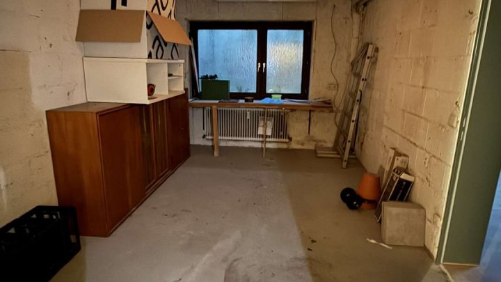 BESICHTIGUNG MÖGLICH, Versteigerung am 02.12.2025, Zweifamilienhaus, PROVISIONSFREI!