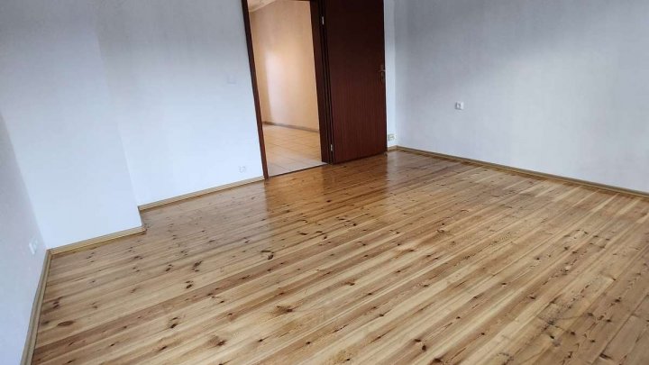 Mehrgenerationenhaus der Träume mit gut vermieteter Gewerbeeinheit!