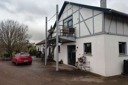 Eingang Empfang und Balkon zur Wohnung