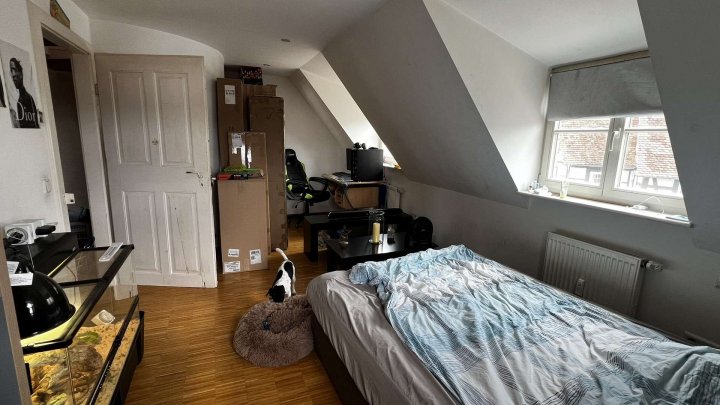 74 qm Gewölbekeller mit 2-Zimmer DG-Whg in Stein zu verkaufen!