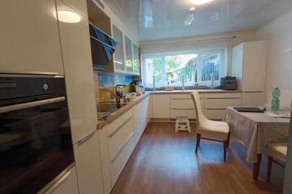 Küche mit Essbereich UG