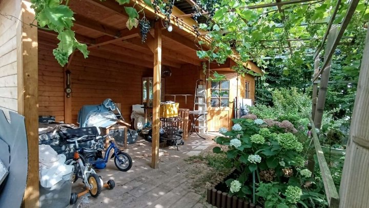 Einmalige Gelegenheit: Mehrfamilienhaus mit 4 Garagen, Werkstatt, Sauna & Garten