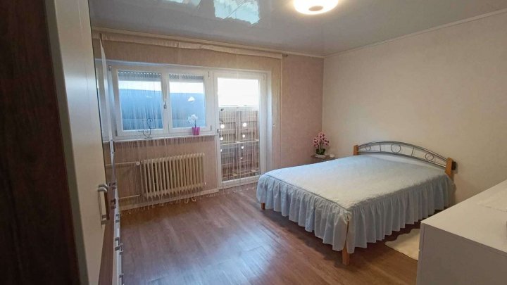 großes Haus mit 3 Einheiten mit weitläufigem Grundstück und zahlreichen Nutzungsmöglichkeiten