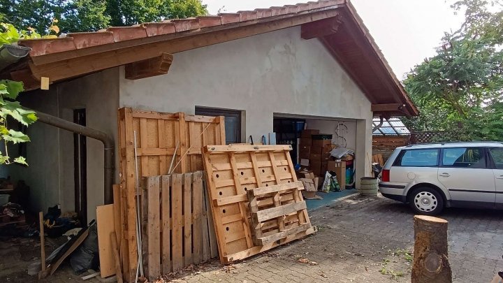 Einmalige Gelegenheit: Mehrfamilienhaus mit 4 Garagen, Werkstatt, Sauna & Garten