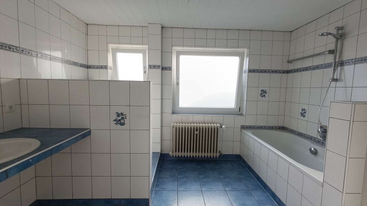 großes Haus mit 3 Einheiten mit weitläufigem Grundstück und zahlreichen Nutzungsmöglichkeiten