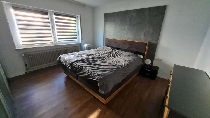 großes Haus mit 3 Einheiten mit weitläufigem Grundstück und zahlreichen Nutzungsmöglichkeiten