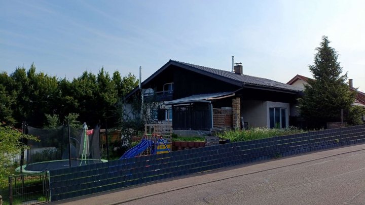 großes Haus mit 3 Einheiten mit weitläufigem Grundstück und zahlreichen Nutzungsmöglichkeiten