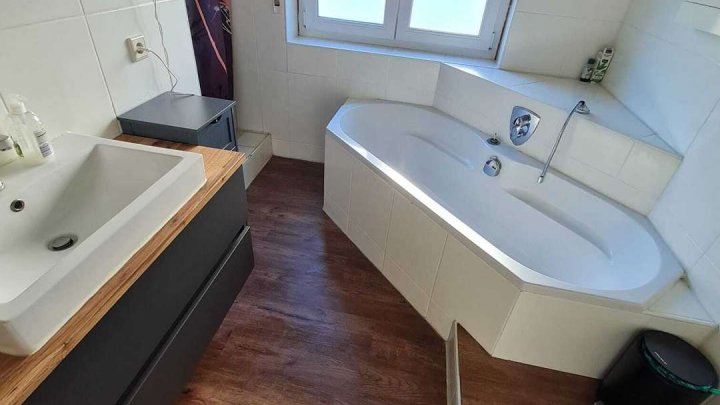 großes Haus mit 3 Einheiten mit weitläufigem Grundstück und zahlreichen Nutzungsmöglichkeiten