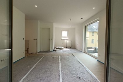 Blick von Terrasse r. Küche