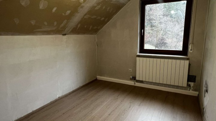 Für Naturliebhaber, freistehendes Haus in herrlicher Lage mitten im Wald. Fast autark