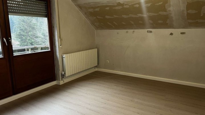 Für Naturliebhaber, freistehendes Haus in herrlicher Lage mitten im Wald. Fast autark