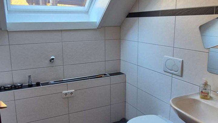 Für Naturliebhaber, freistehendes Haus in herrlicher Lage mitten im Wald. Fast autark