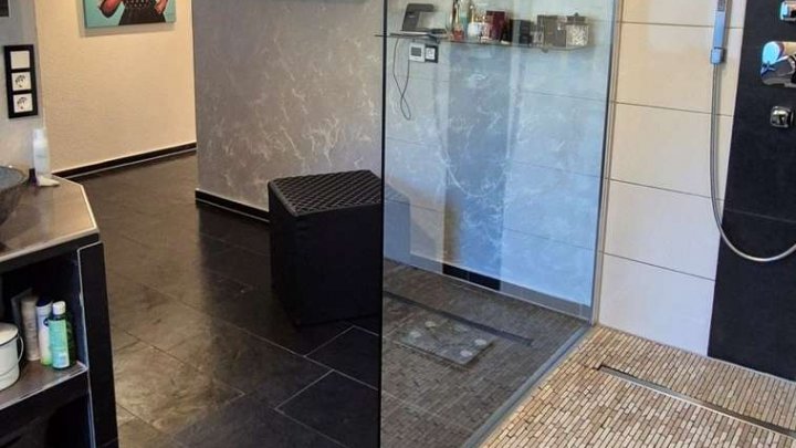 Für Naturliebhaber, freistehendes Haus in herrlicher Lage mitten im Wald. Fast autark