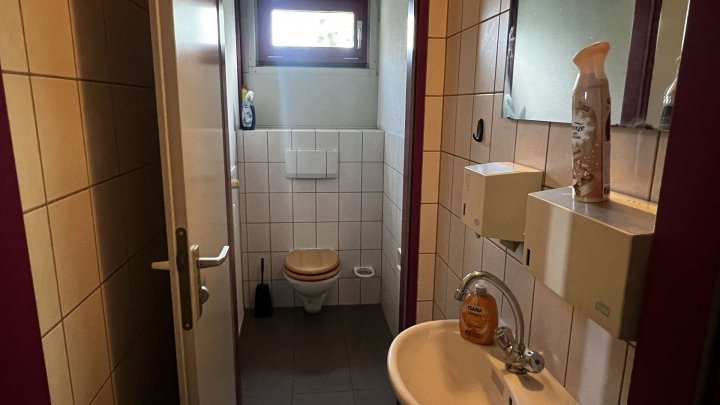 Halle mit einladender Bürofläche zu verkaufen!