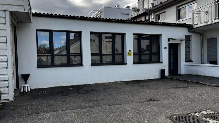 Sehr großzügige 5 Zimmer Wohnung im Hinterhof mit Stellplatz zu verkaufen!