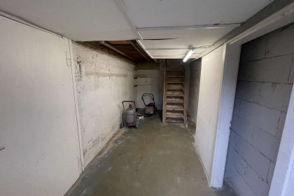 Werkstatt mit Aufgang zum Speicher