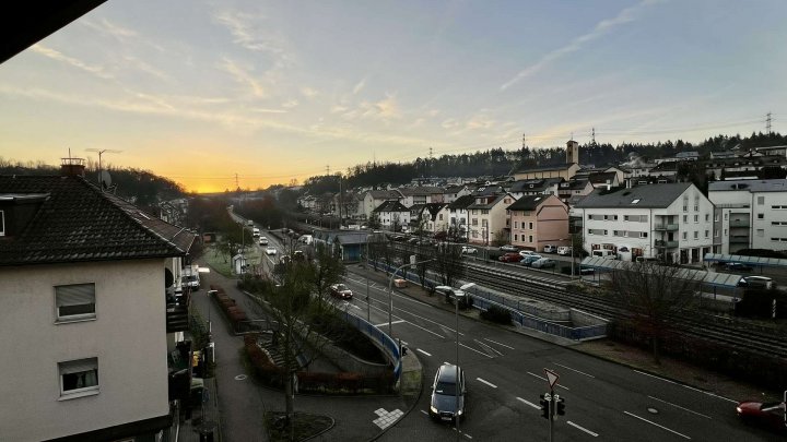 Kompakte 2-Zimmer-DG-Whg mit Balkon und Tiefgaragenstellplatz