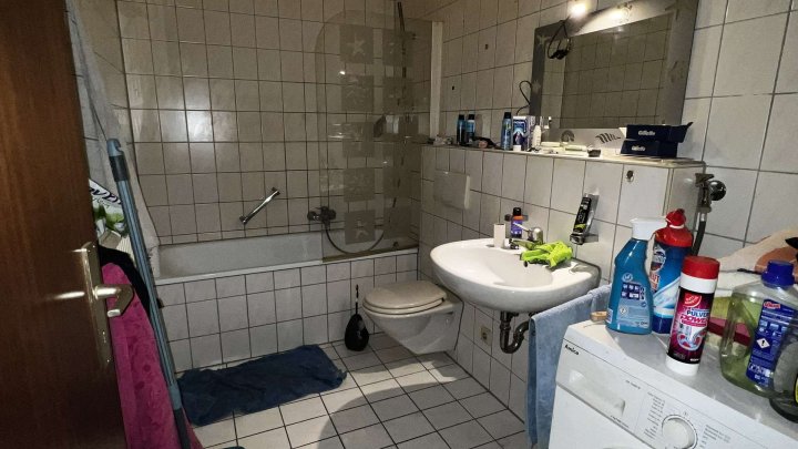 Kompakte 2-Zimmer-DG-Whg mit Balkon und Tiefgaragenstellplatz