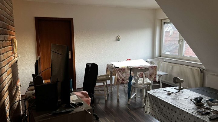 Kompakte 2-Zimmer-DG-Whg mit Balkon und Tiefgaragenstellplatz