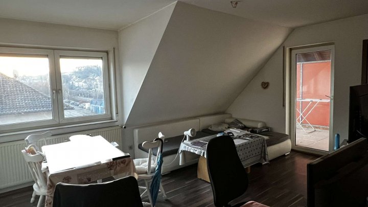 Kompakte 2-Zimmer-DG-Whg mit Balkon und Tiefgaragenstellplatz