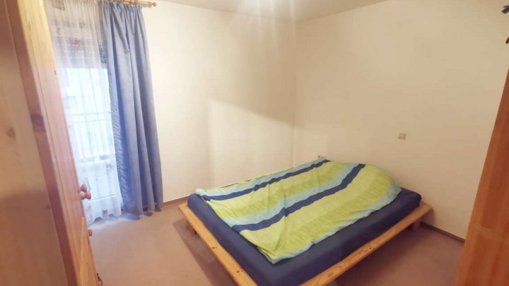 Zentrumsnahe 2-Zi.-ETW mit EBK, Balkon und Carport