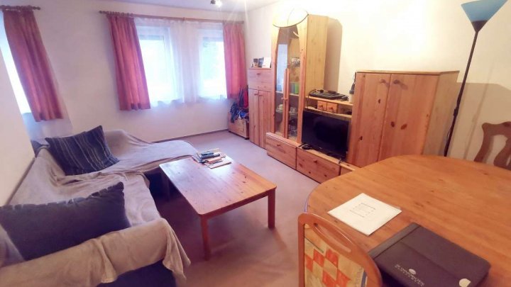 Zentrumsnahe 2-Zi.-ETW mit EBK, Balkon und Carport