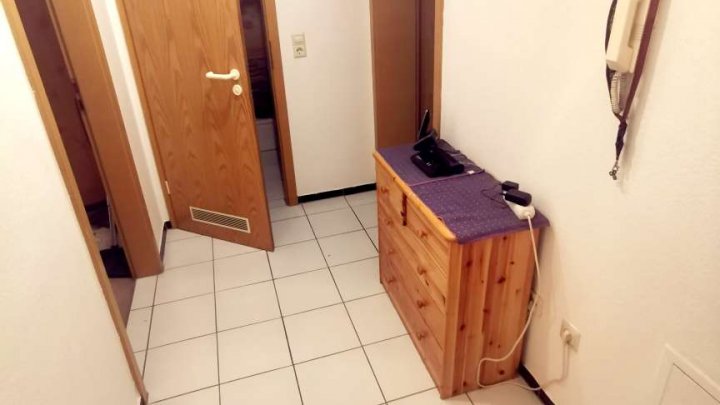 Zentrumsnahe 2-Zi.-ETW mit EBK, Balkon und Carport