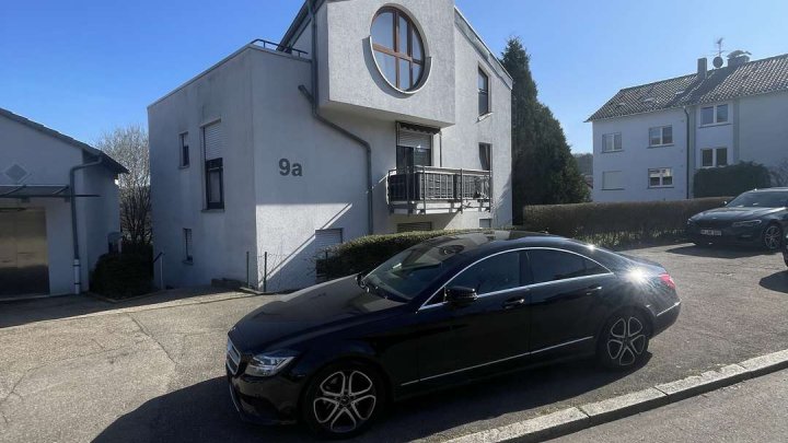 Wohnen über den Dächern: Helle 2-Zimmer-Wohnung mit Dachterrasse und Tiefgarage in Bestlage