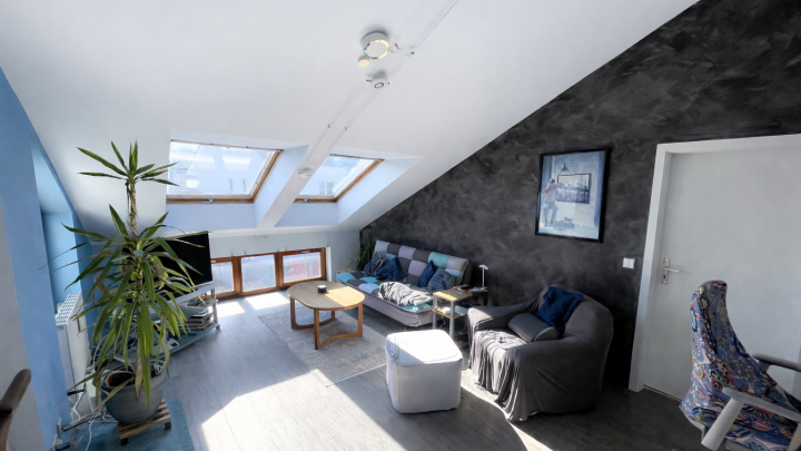 Wohnen über den Dächern: Helle 2-Zimmer-Wohnung mit Dachterrasse und Tiefgarage in Bestlage