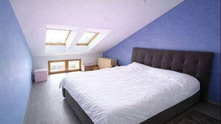 Wohnen über den Dächern: Helle 2-Zimmer-Wohnung mit Dachterrasse und Tiefgarage in Bestlage