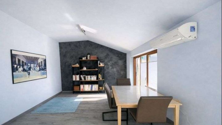 Wohnen über den Dächern: Helle 2-Zimmer-Wohnung mit Dachterrasse und Tiefgarage in Bestlage