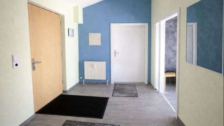 Wohnen über den Dächern: Helle 2-Zimmer-Wohnung mit Dachterrasse und Tiefgarage in Bestlage